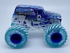 Monster Jam Monster Truck GRAVE DIGGER 1:64 Fire ANDamp; ICE Special Edition